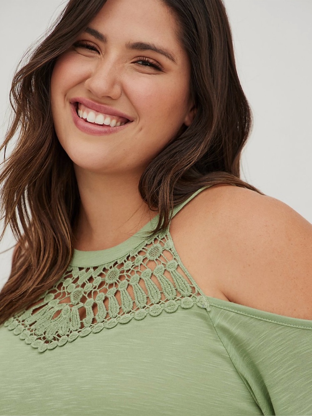 TORRID Green Crochet Neck Cold Shoulder Long Sleeve Sharkbite Hem Top Size 2X - Picture 3 of 16
